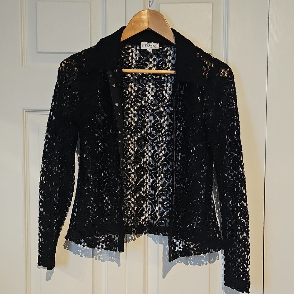 To The Max! Black Sheer Lace Button-Up Blouse – Size M